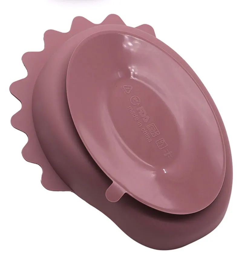 Haustierzubehör: Anti-Rutsch Slow-Feeder Napf für Hunde – Silikon-Futterstation mit Saugnapf zur Ablenkung beim Baden und Training – Detail 5