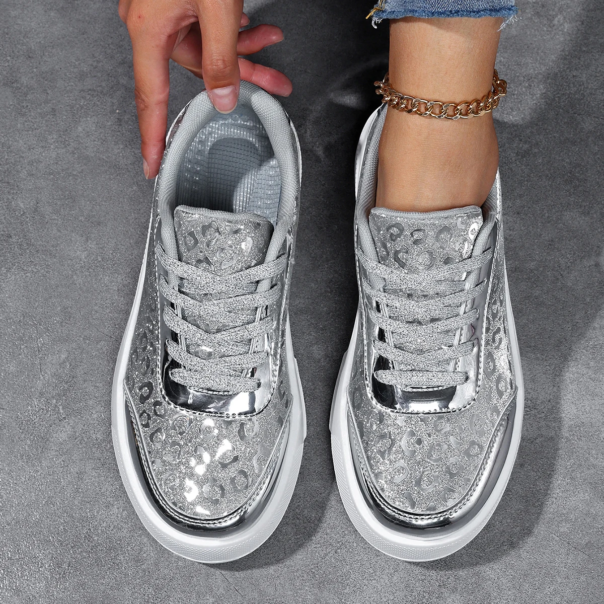 Damen-Skate-Sneaker mit Regenbogen-Farbverlauf, glänzend, modisch, vielseitig, Street-Trend, lässige Plateauschuhe – Detail 5
