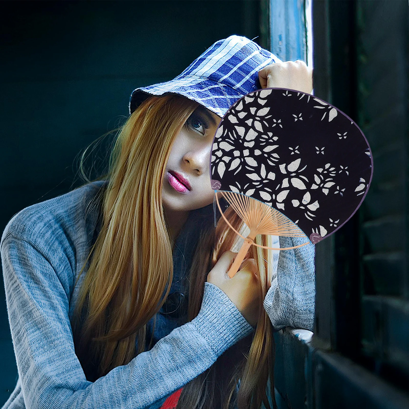 

1Pcs Bamboo Handle Round Double-Sided Cloth Hand Fan Japanese Style Traditional Painting Tassel Fashion Gift Decoration Wedding