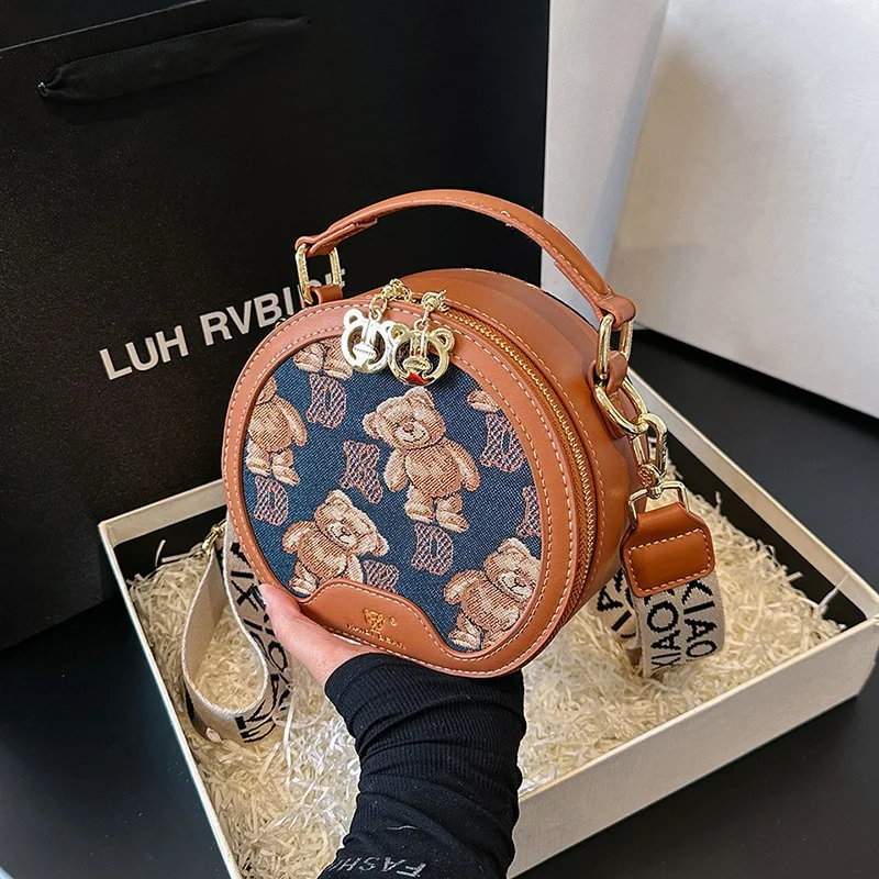 

Adorable Bear-Print Round Women's Shoulder Bag Stylish and Cute Crossbody Bag Casual and Versatile Tote Bag Retro Bear Print