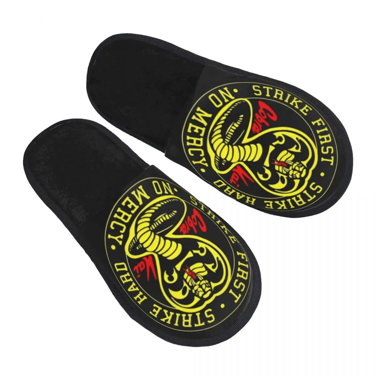 Cobra Kai Round Chinelos de Casa para Mulheres, Aconchegante Memória Espuma Dojo Deslizamento Em Sapatos Chinelos De Quarto, Personalizado