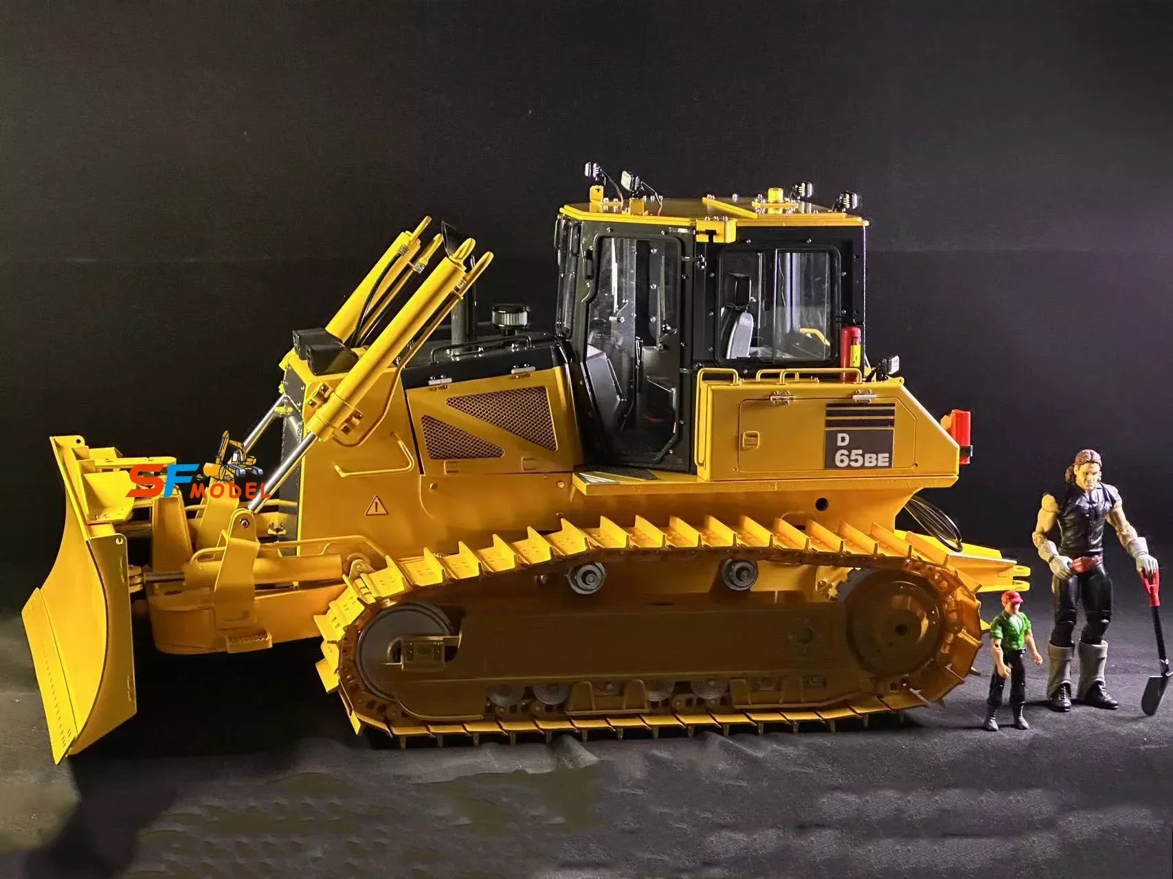 1/9 RC Bulldozer D65 Hydraulic RC Bulldozer Metal Crawler Bulldozer Model with Light and Sound Remote Control Car Toy