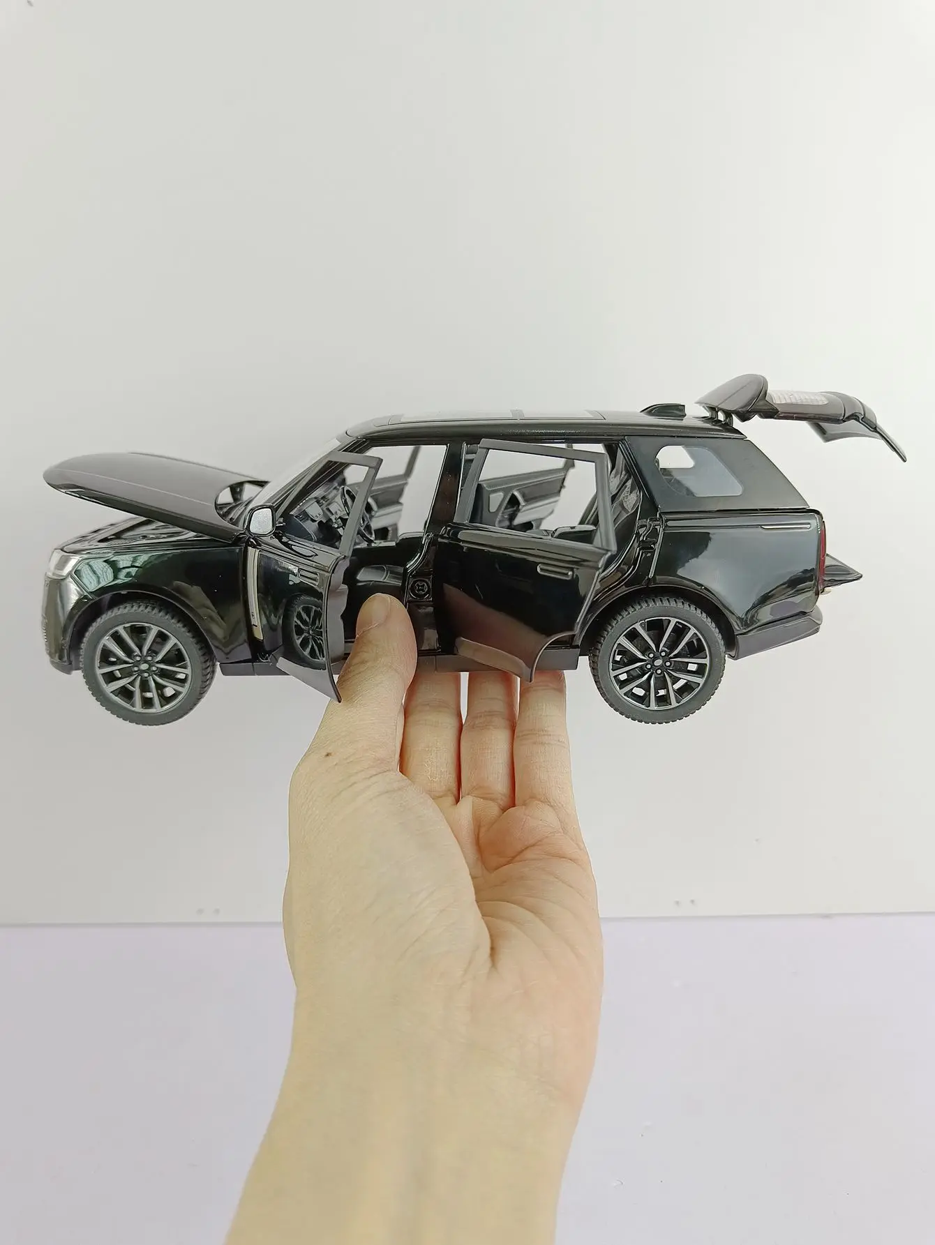 Modèle de voiture tout-terrain en alliage moulé sous pression, son et lumière, cadeau pour petit ami, cadeau pour enfants, Land Rover Range Rover SV2022, 1:24