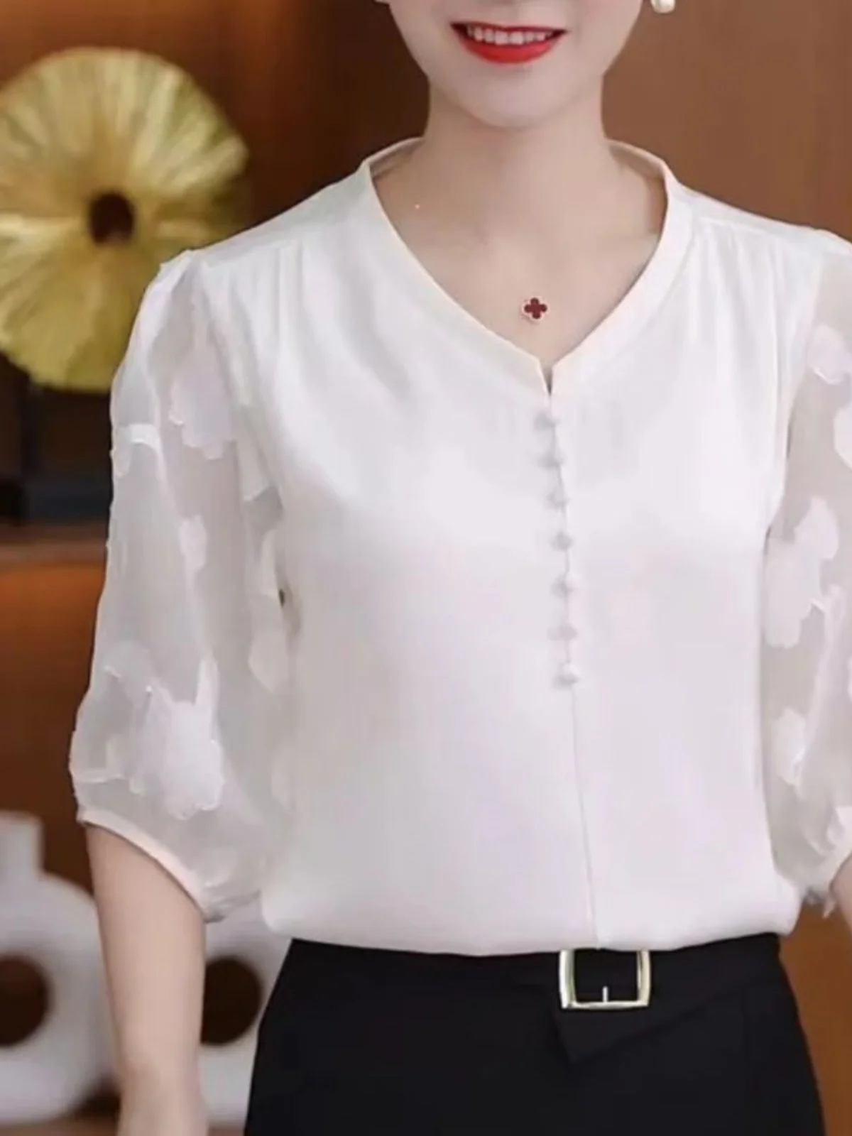 

Summer 2024 Fashionable Loose Shirt Stylish Slimming Belly Covering Age-Defying Top Quality Material V-Neck Short Sleeve Wome...
