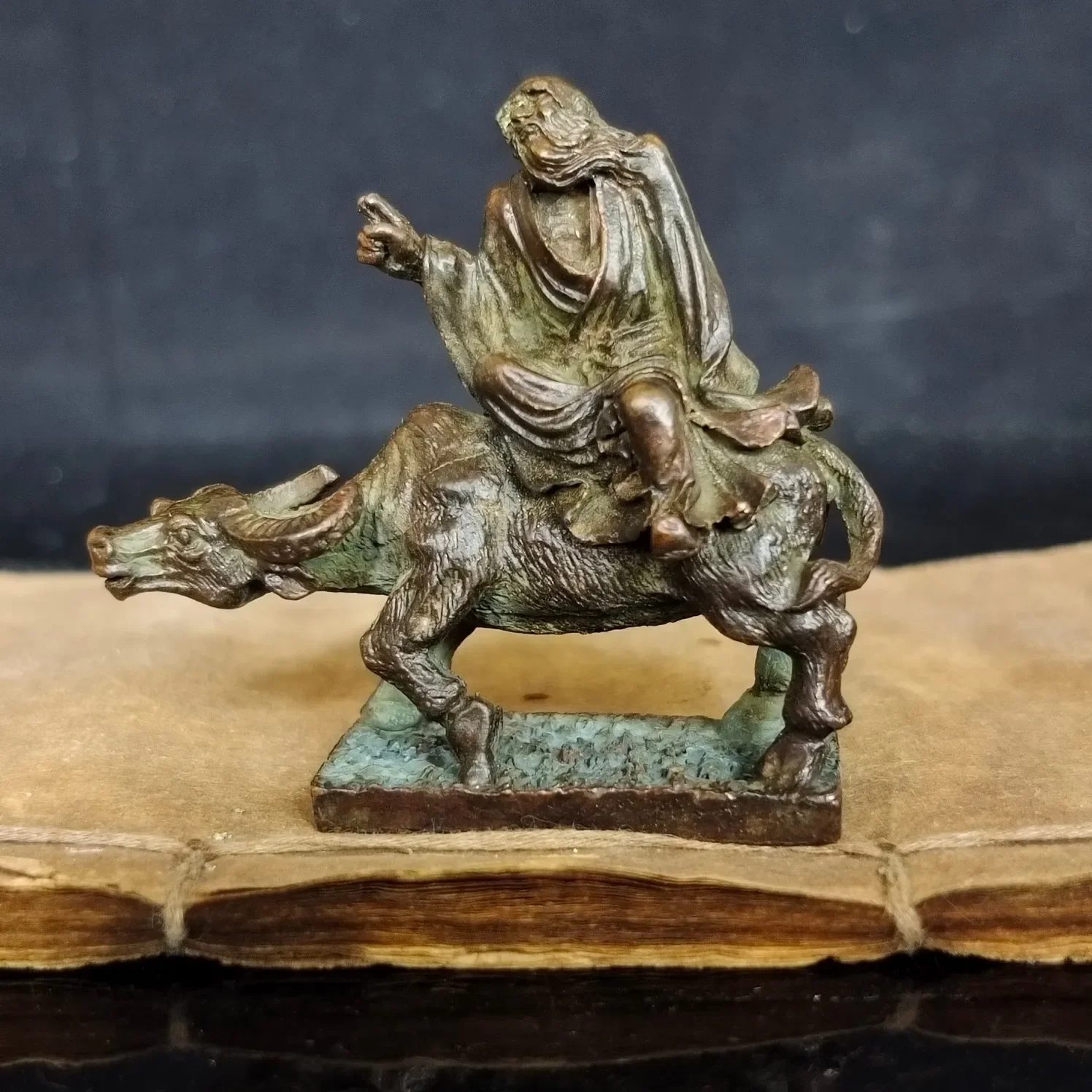 Chinese Lao Tzu Statue Home Decoration Character Sculpture Bronze Lao Tzu Riding Bull Art Sculpture Handicraft Decoration