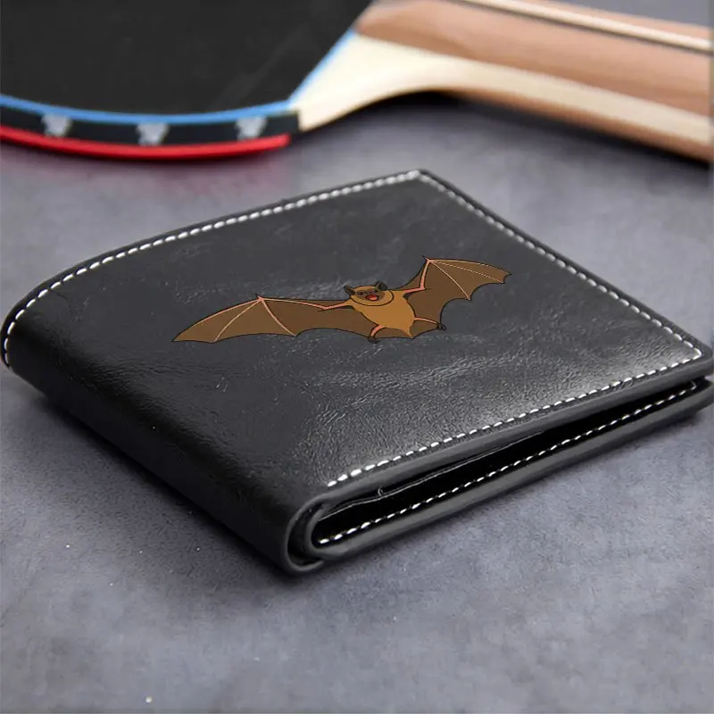 Carteira de couro PU com emblema de morcego, design minimalista para homens e mulheres, leve, durável, acessório de moda diária
