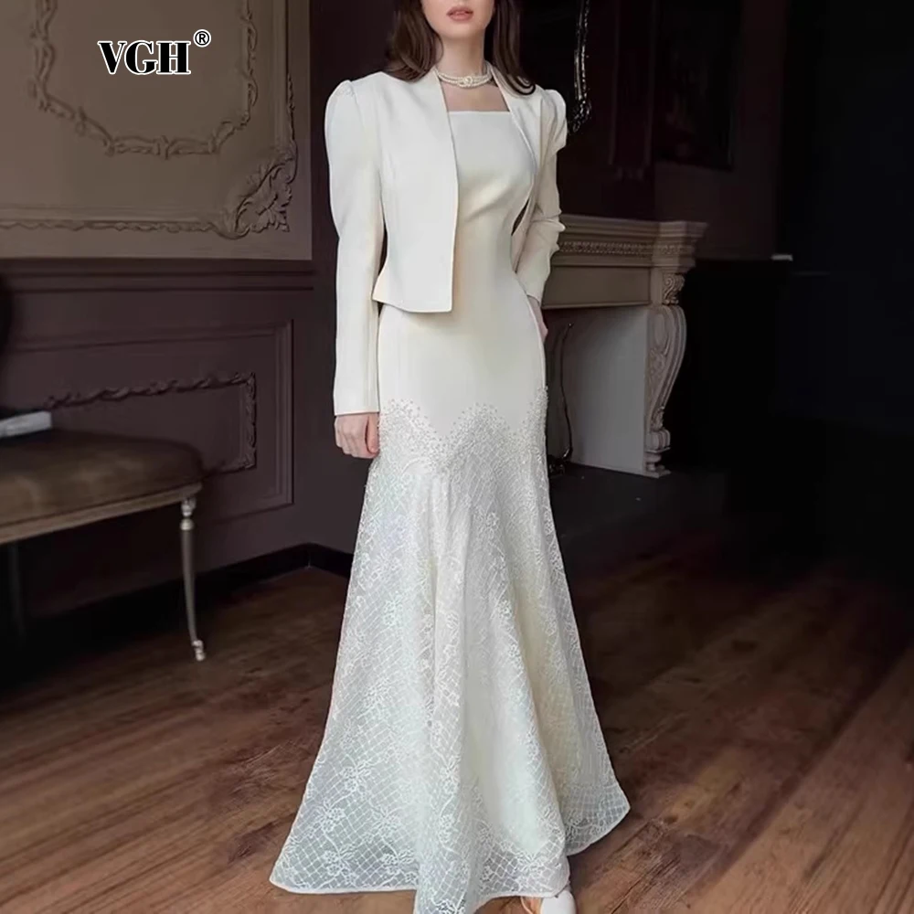 

Элегантный белый костюм VGH из двух предметов для женщин: безрукавный топ с кружевными вставками и юбка-русалка макси, утягивающий короткий блейзер для свадебных торжеств