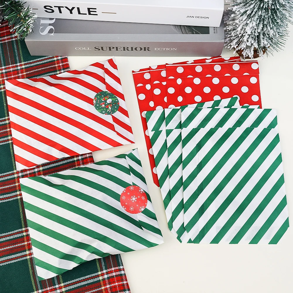 Christmas Paper Packaging Bags Christmas Goodies Treat Bags with Stickers Kraft Buffet Bags for Xmas Party Favor Paper Gift