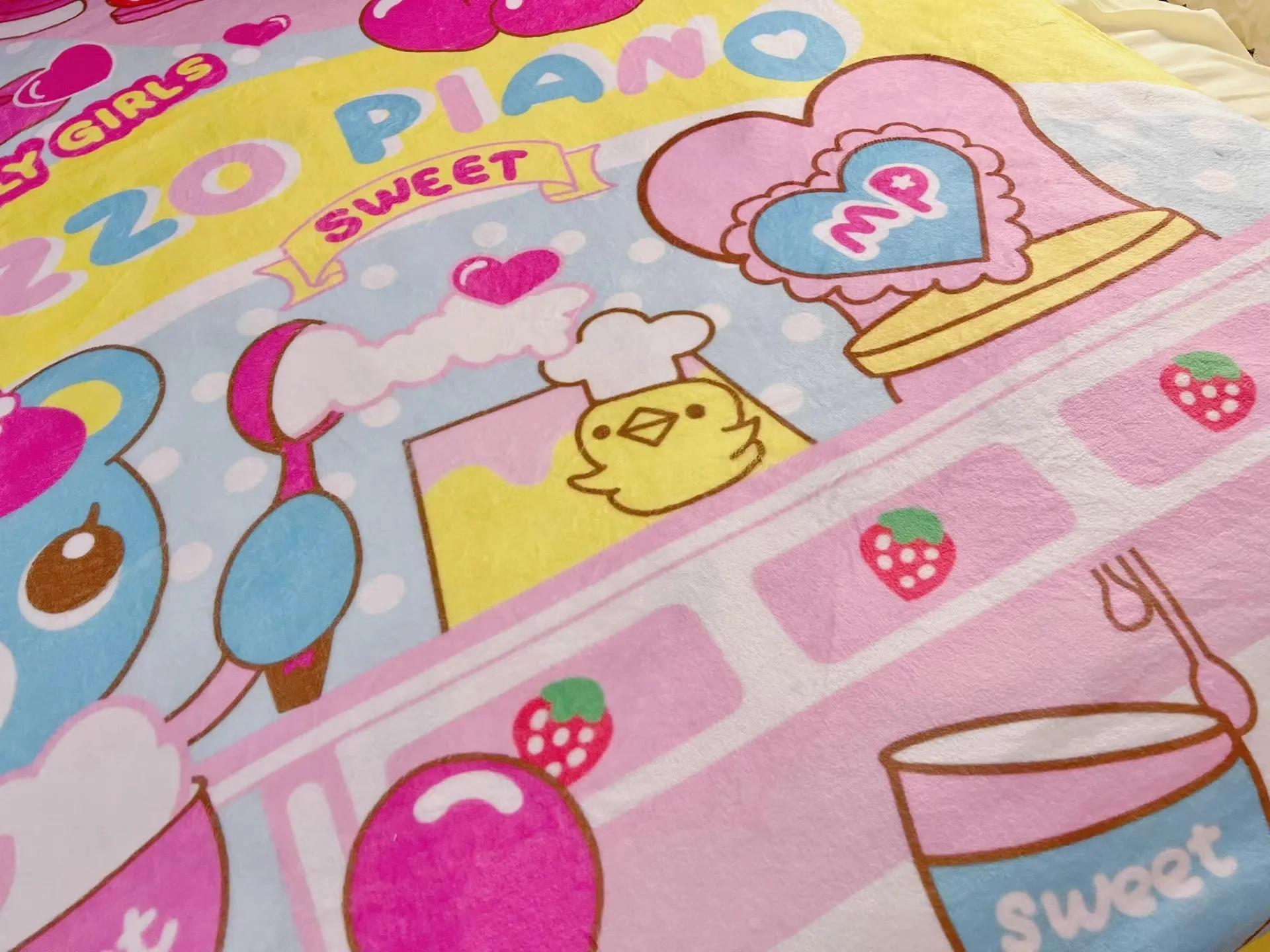Japanese Mp Soft Thin Plush Blanket Cartoon Strawberry Cake Y2k Aesthetic Sweet Air Conditioning Blanket Bed Sheet Sofa Cushion