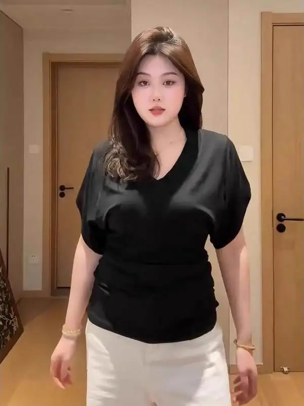 

Женская футболка больших размеров с V-образным вырезом, свободного кроя, плиссированная, с коротким рукавом, летняя, с эффектом похудения, уникальный дизайн, корейский прямой крой