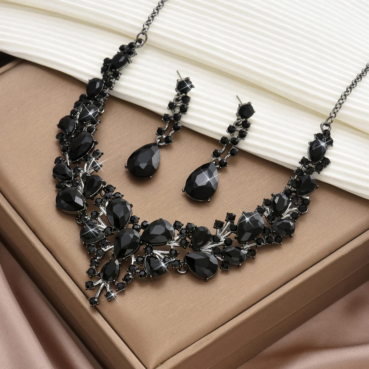 Exaggerated Colorful Alloy Geometric Necklace Earrings Set