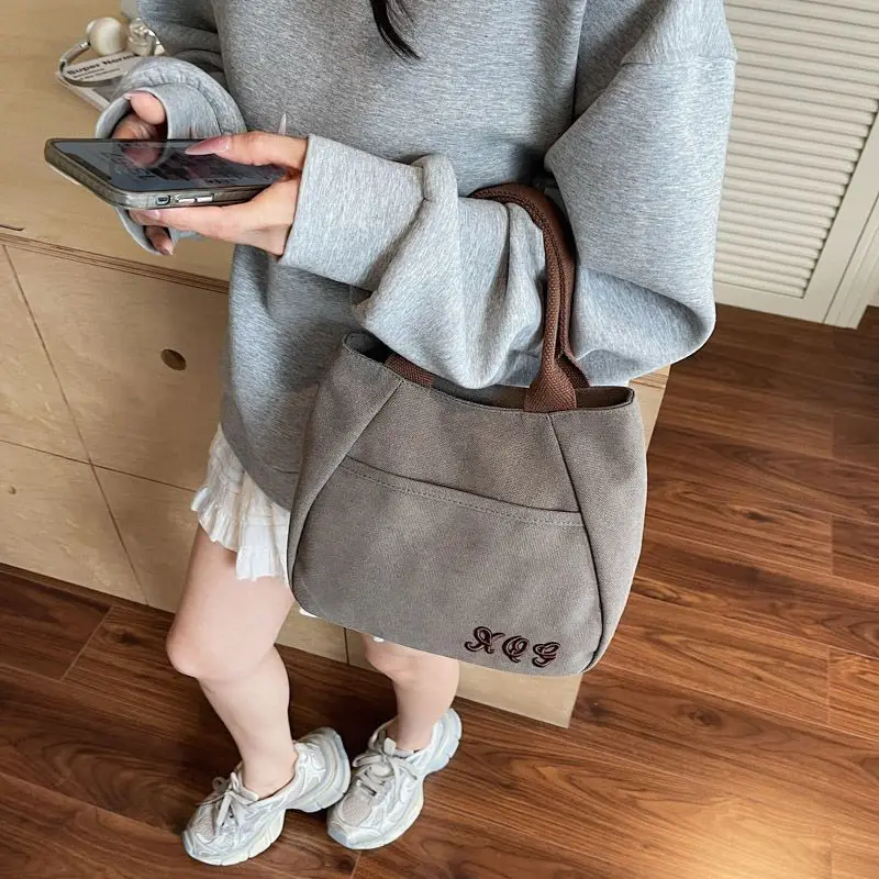 Retro-Canvas-Einkaufstasche zum Pendeln zur Arbeit. Kleine lässige Canvas-Tasche für Damen. Handgehaltene Tragetasche. – Detail 19