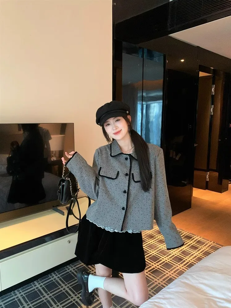 

Твидовый жакет-пальто оверсайз женский зимний, декорированный, из овчины, с круглым вырезом, винтажный, укороченный, на кнопках, с завязками, украшенный, шикарный