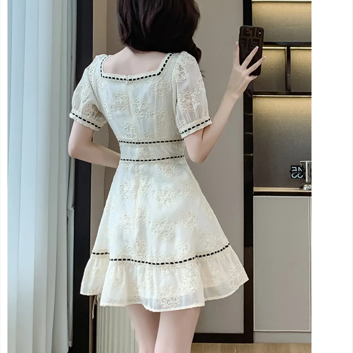 Gentle Wind Sweet Puff Sleeve Square neck Mini Dress Female Summer New Lace Splicing Embroidery Slim Short Dress Vestidos