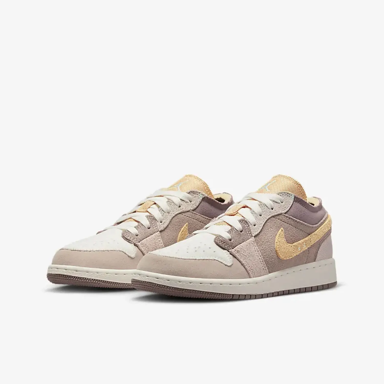 

Оригинальные детские кроссовки Nike Jordan для спорта и отдыха DZ4465-200.