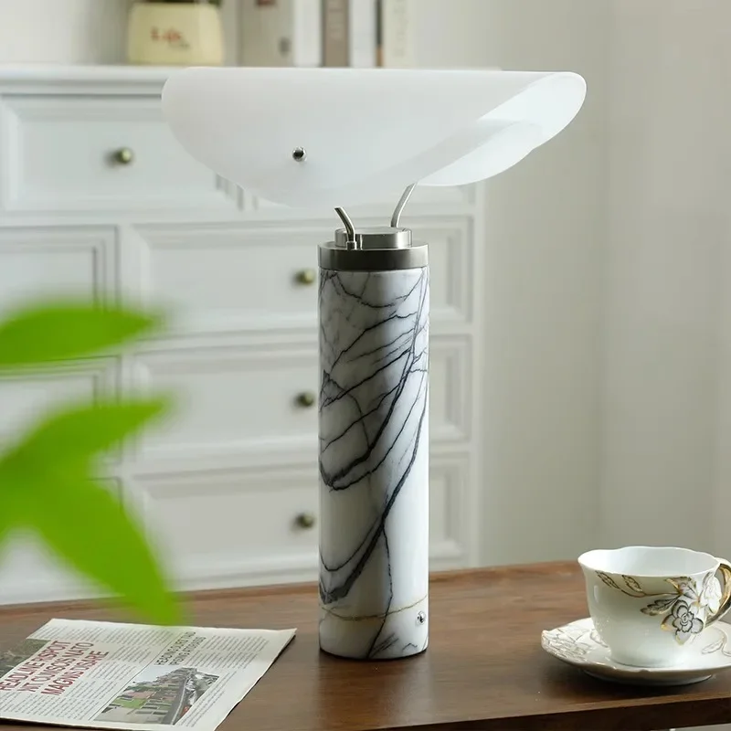 Desk lamp, high-end lamp, stepless dimming, charging, touch dimming, home furnishings, living room, bedroom