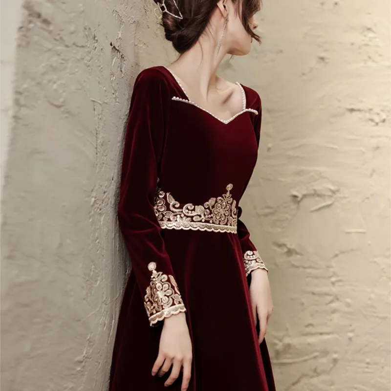 

Toasting new wine red usually can wear long-sleeved temperament back dress