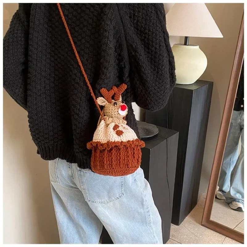 Effen kleur Veelzijdige mode Crossbody tas Textiel Trend Kerst 2024 Nieuwe kerstschoudertas Zachte eenvoudige emmerhandtas