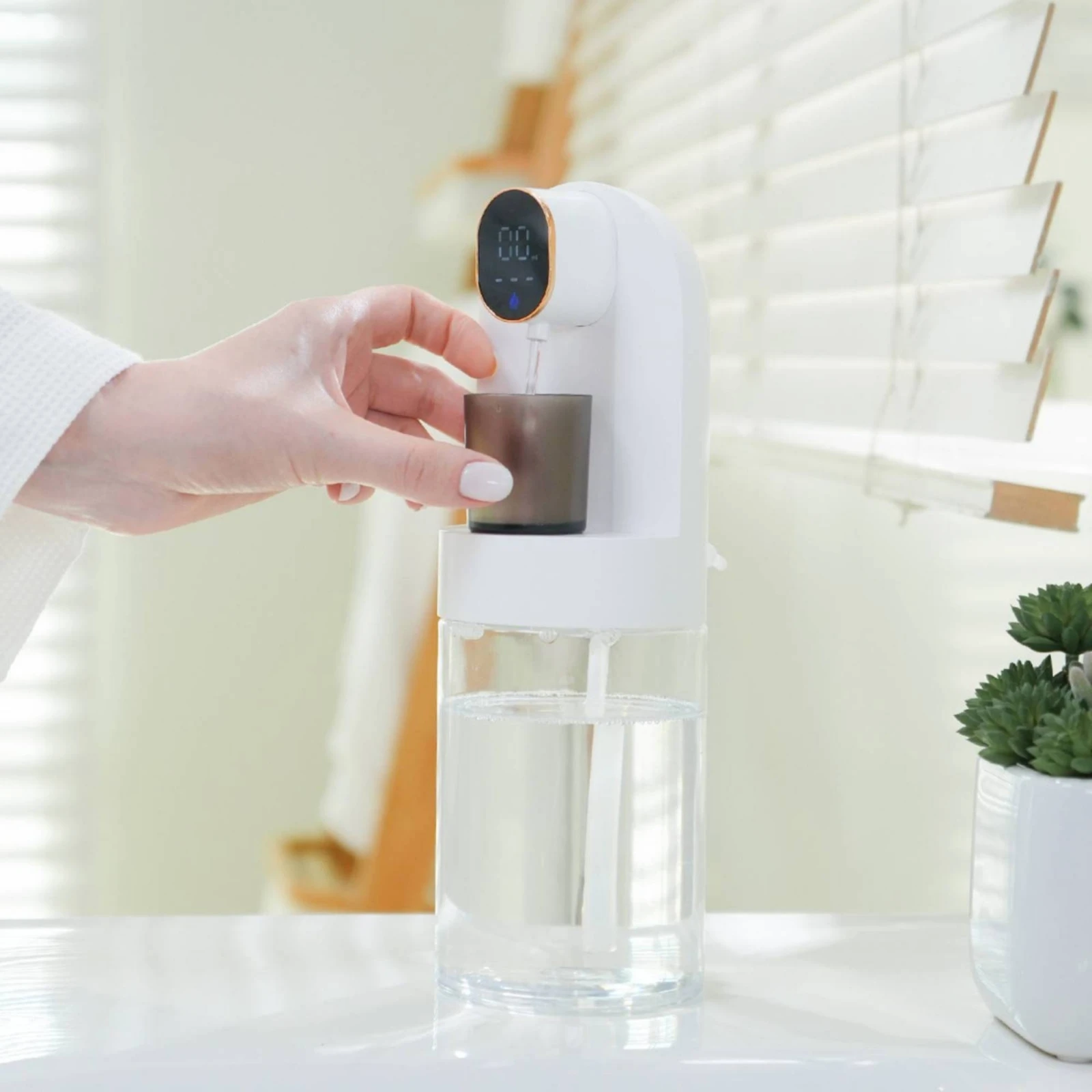 Smart Mouthwash Machine LED Display Wall-Mounted Mouthwash Machine Compact Bathroom Appliance Minimalist