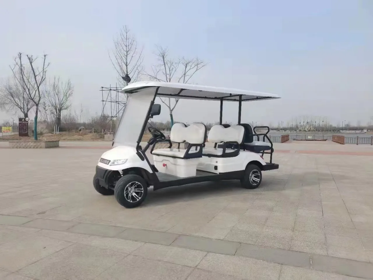 Carrito de golf eléctrico, carrito clásico de cuatro asientos, turismo en el área escénica, a la venta