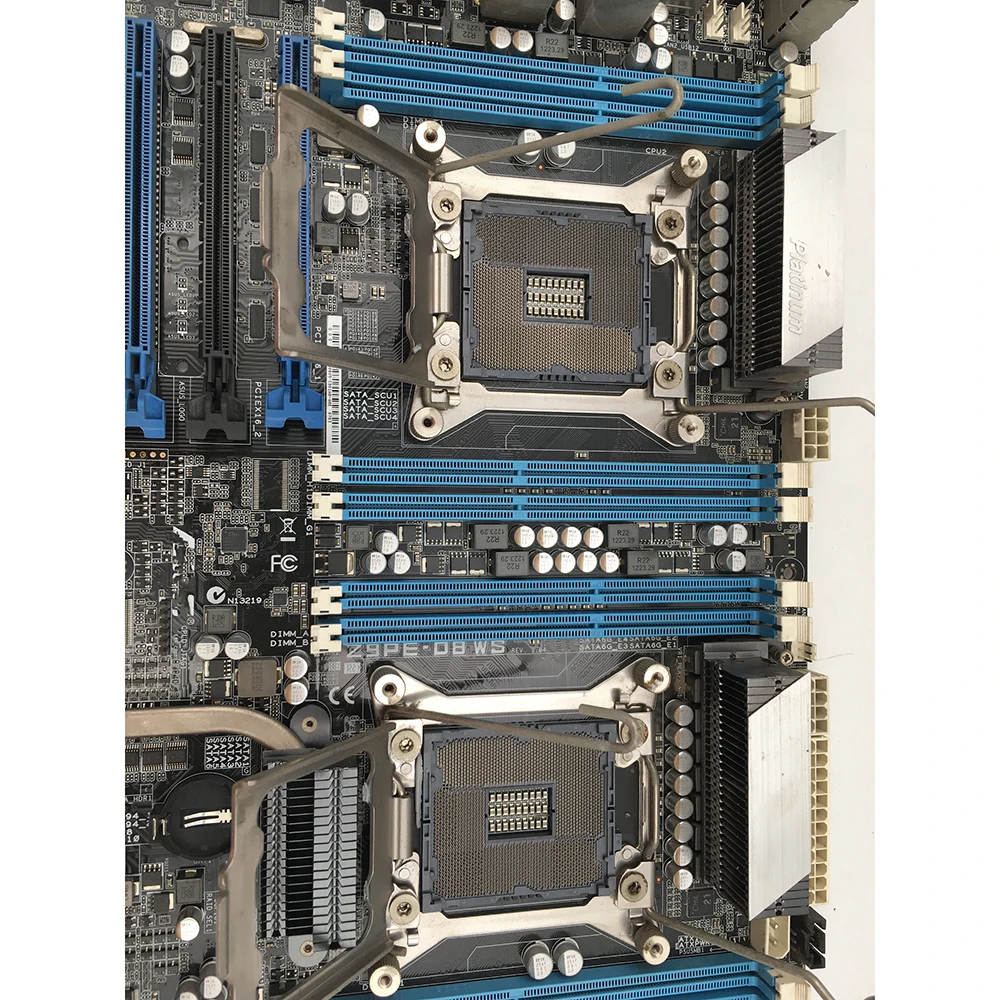 Scheda madre server Z9PE-D8 WS 14*SATA 7*PCI-Ee E5-2696 2680 V2 completamente testata