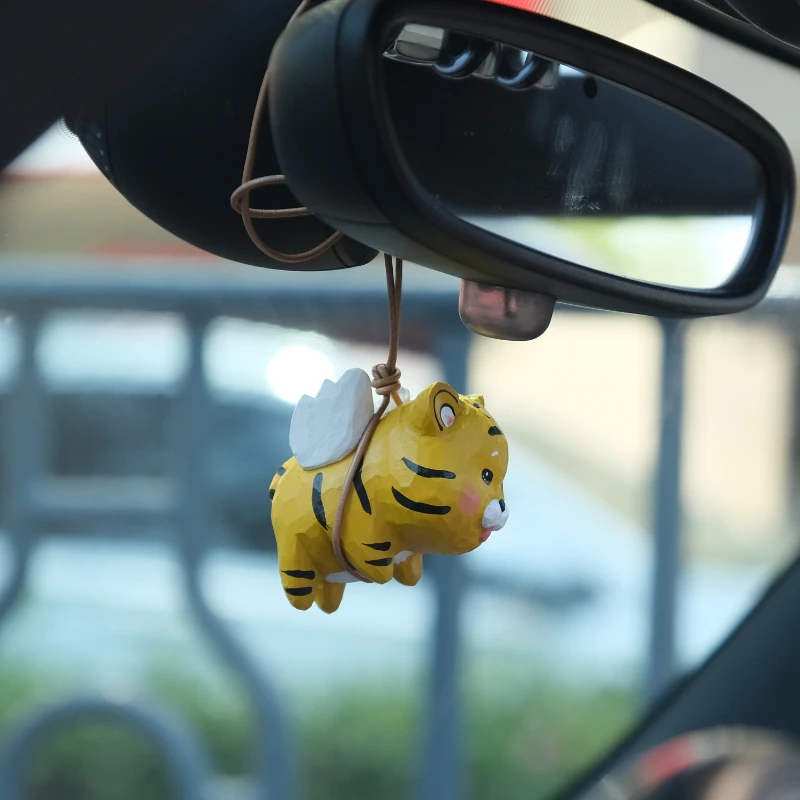 

Серия «Сладкий тигр» с благословением, резьба по дереву, автомобильный кулон для отправки друзей, подарок на день рождения, статуи для украшения домашнего декора