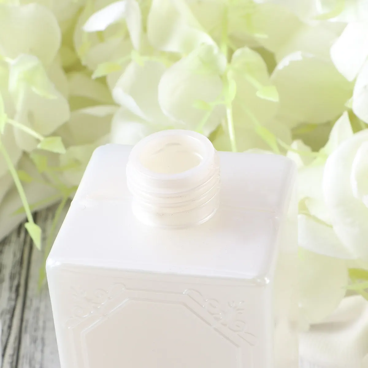 Press Pump Bottle Acrylic Liquid Nail Polish Remover Dispenser White Portable Storage Travel Use Nail Remover Bottle