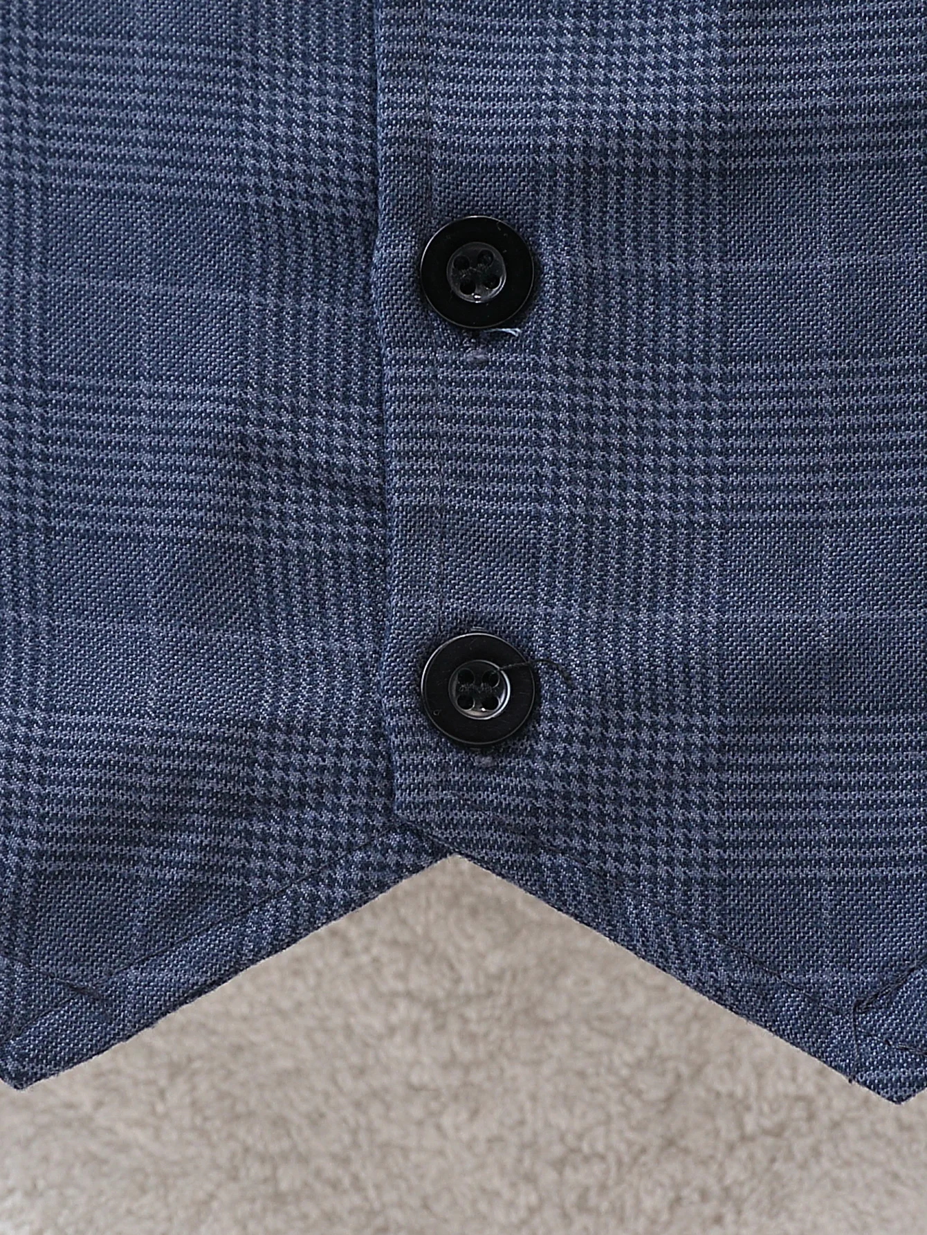 3-teiliger Anzug für Babys, bestehend aus Weste mit Karomuster, einfarbigem Hemd, Fliege und Hose mit Karomuster, ideal für Hochzeitsfeiern und für alle Jahreszeiten. – Detail 8