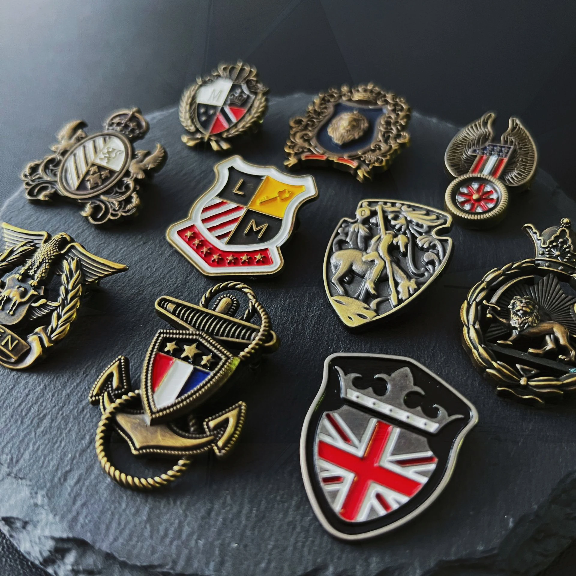 Badges, Casual Accessoires, Marine En Land Zeshoekige Metalen Herdenkingsdenkingsbomen Groothandel In Britse Retro-Stijl