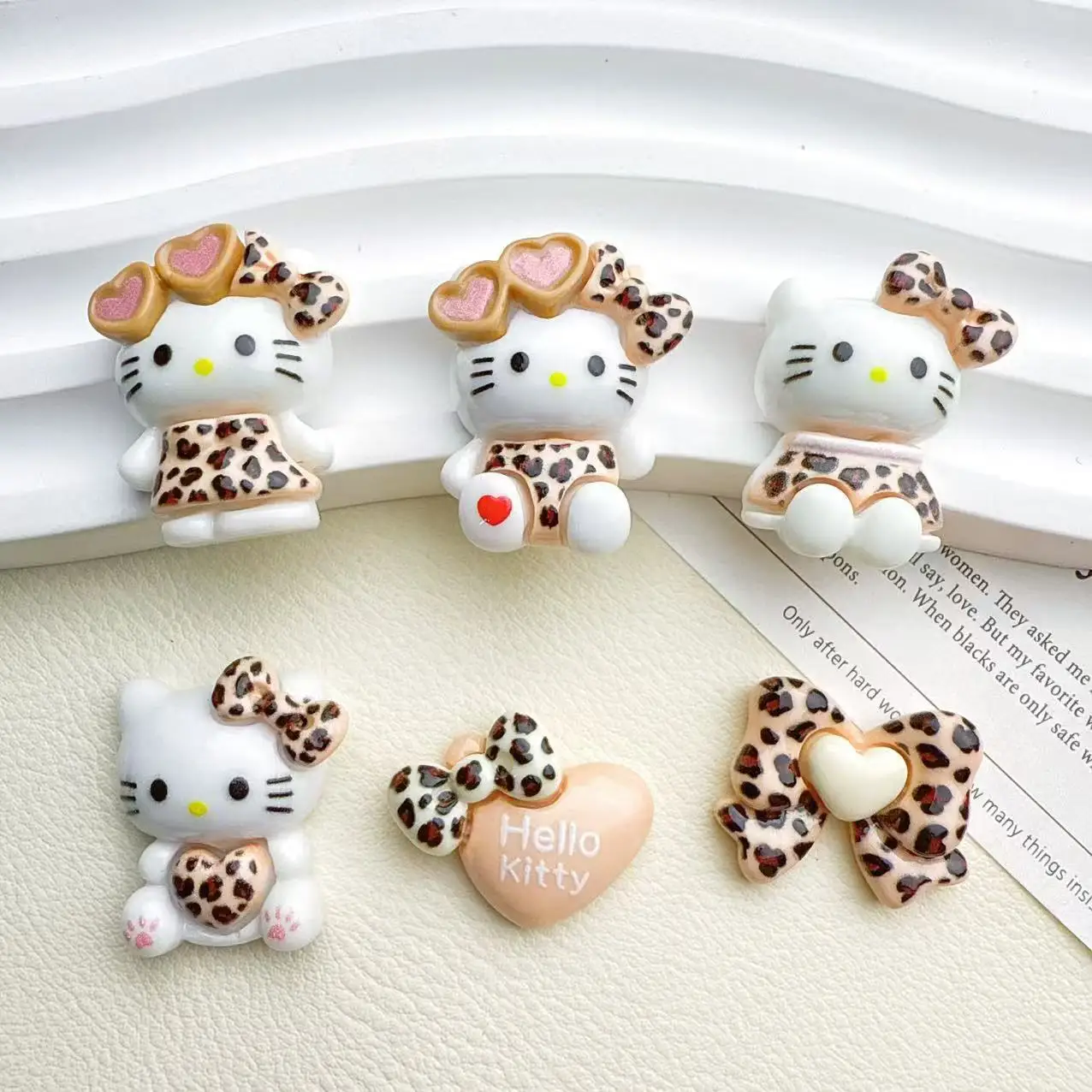 

100pcs Kawaii Flatback Resin Cartoon Leopard Hello Kitty DIY for Keychain Headwear Earrings Miniature Craft Decor Accessories