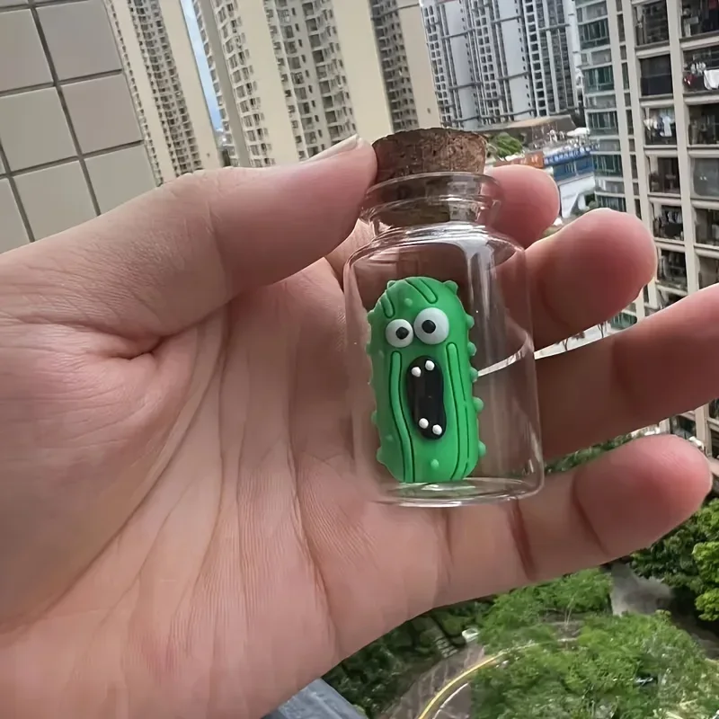 Miniature Glass Screaming Pickle in A Bottle Glass Bottle Screaming Pickle Desk Decoration Decorative Figurines