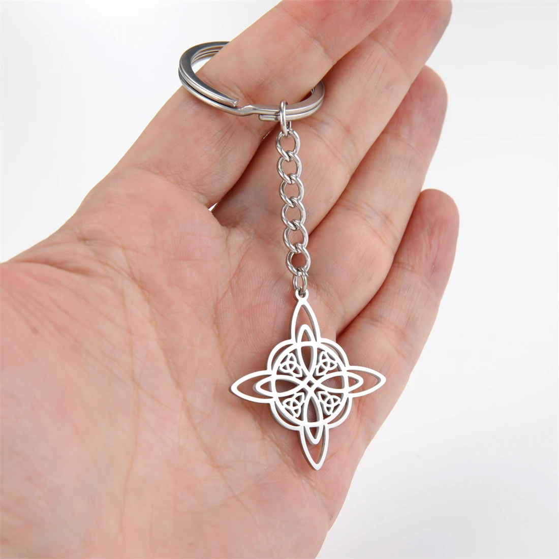 EUEAVAN Witch Celtic Knot Pendant Keychain Stainless Steel Irish Lucky Symbol Keyring Amulet Jewelry Party Gift