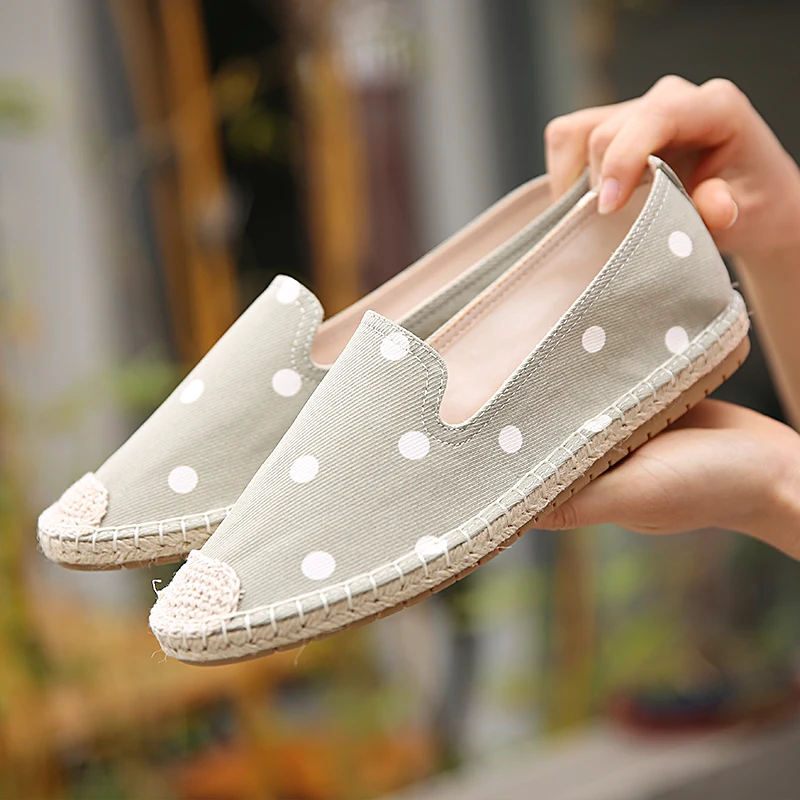 Kobiety płaskie buty wsuwane Polka Dot płótno głęboki dekolt espadryle Slip On panie mokasyny Casual muły kobiece letnie mokasyny buty damskie