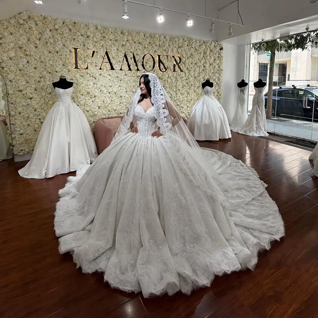 Customized 2027 Luxury Princess Lace Ball Gown Wedding Dress Long Train Corset Wedding Gown For Women Puffy Vestido De Novia