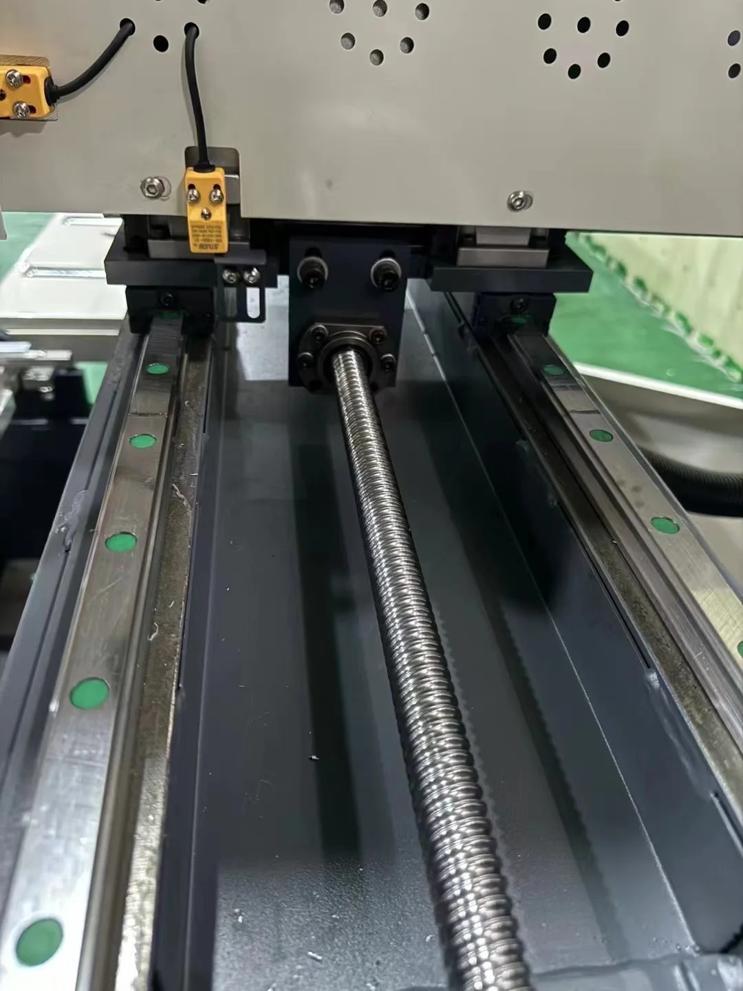 Precision CNC drilling and milling machine with three-axis servo control, high-speed 24K RPM spindle and 0-90° flip table