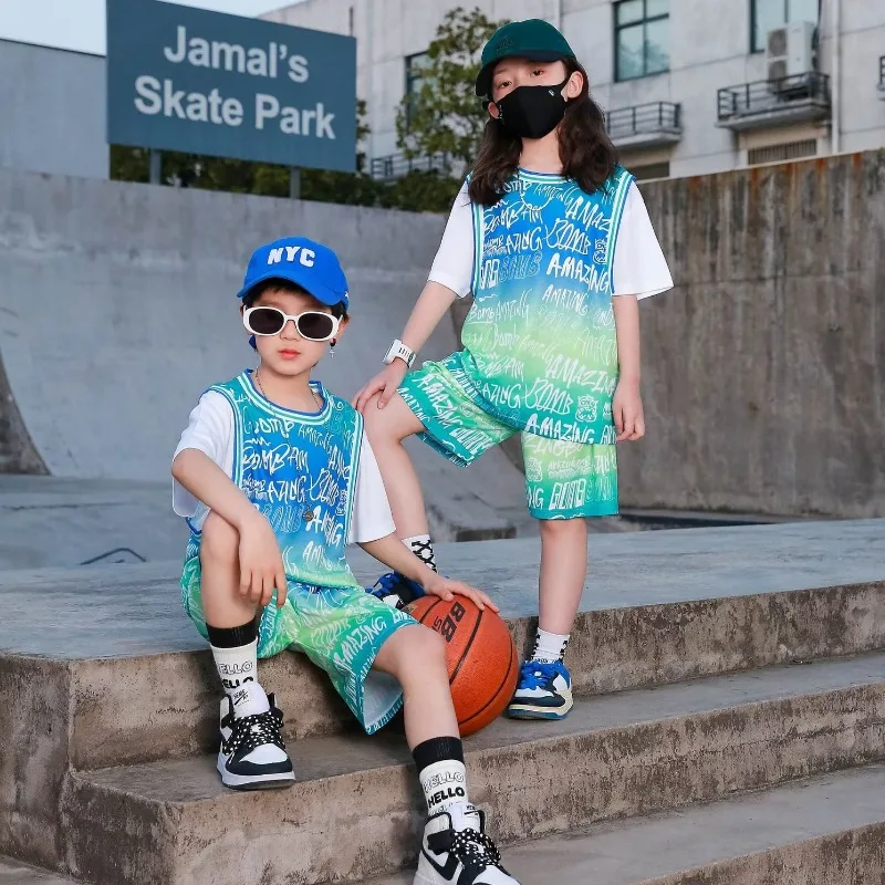 Kids Clothes Boys & Girls Letter Gradient Painted Graffiti Basketball Uniform Teenage Contrast Sleeve Top & Shorts 2PCS Sets