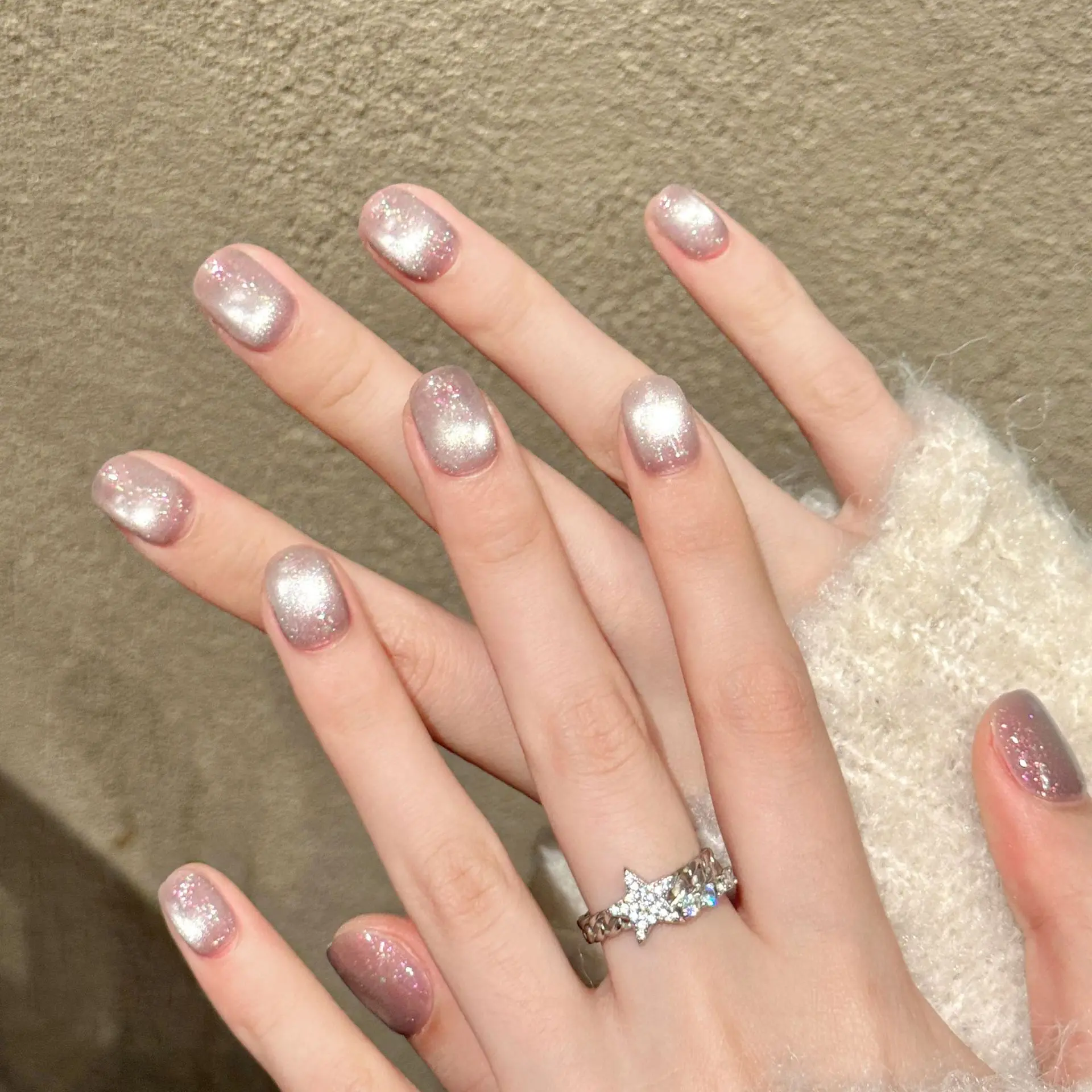 

Элегантный серебристо-серый блестящий пресс для ногтей, 10 шт., накладные ногти ручной работы, короткий квадратный круглый дизайн с прозрачной текстурой