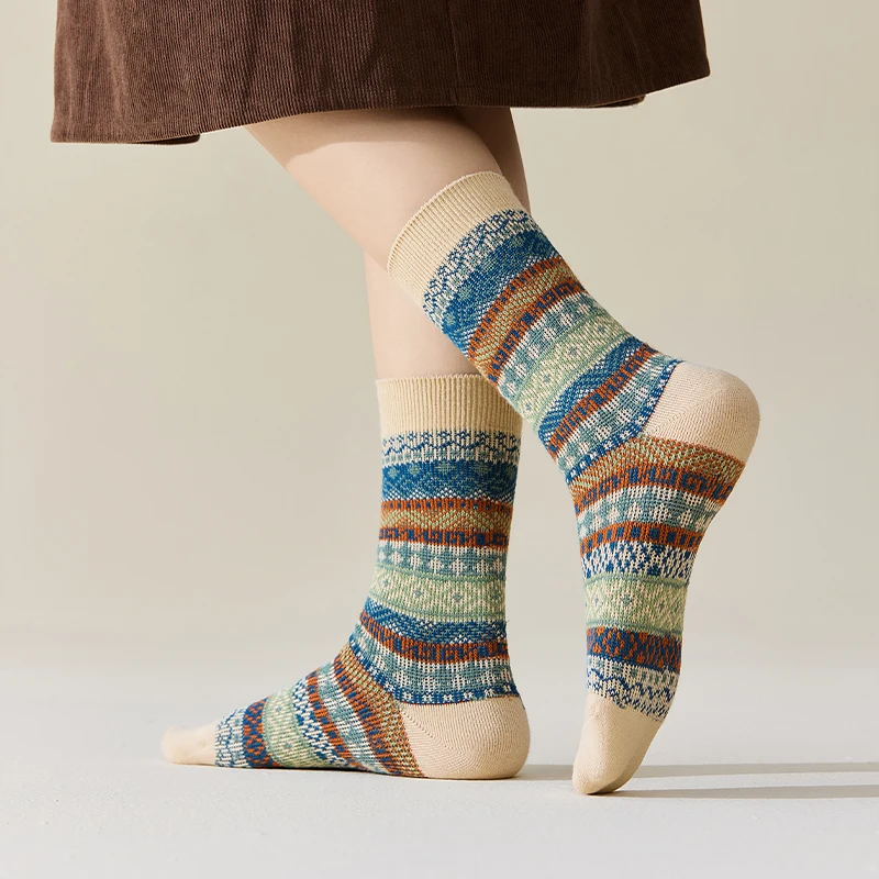 Womens cotton Socks Autumn and Winter Warm Socks Thick Knit Cabin Cozy Crew Soft Socks Gifts for Women Colorful Fashion
