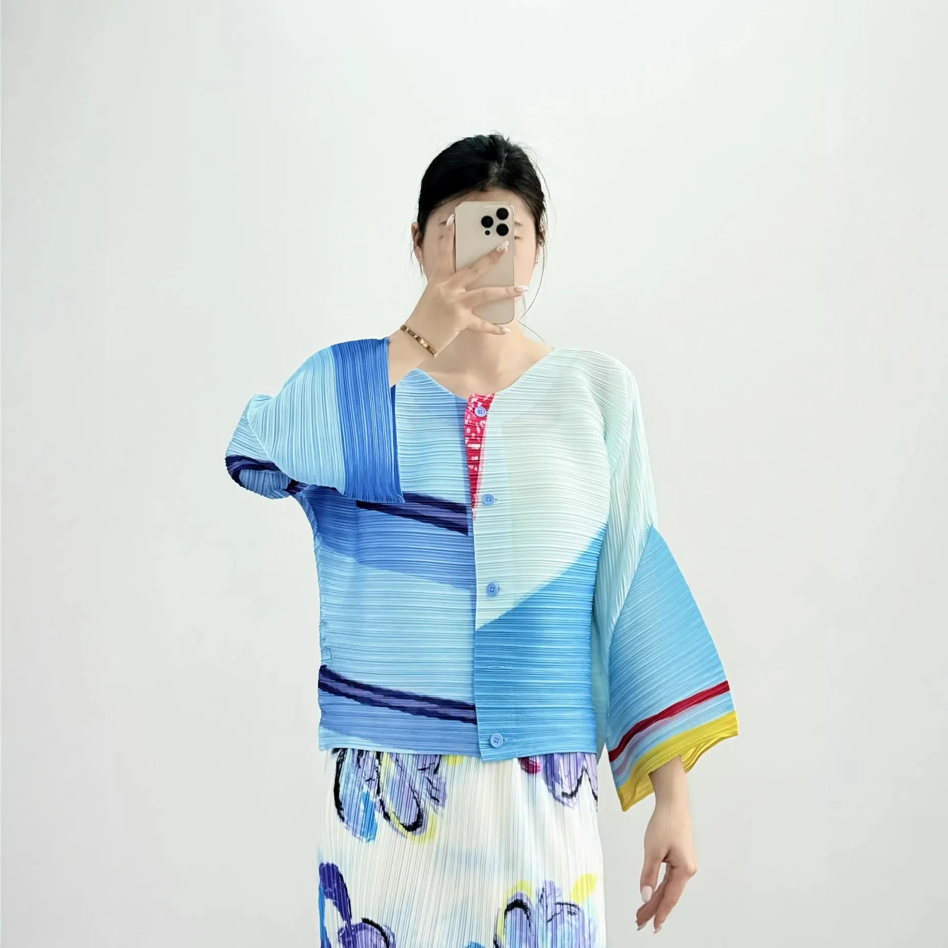 

Miyake Elegant Ice Blue Gradient Pleated Cardigan Women Colorful Stripe Flare Sleeve Casual Top 2026 Spring New