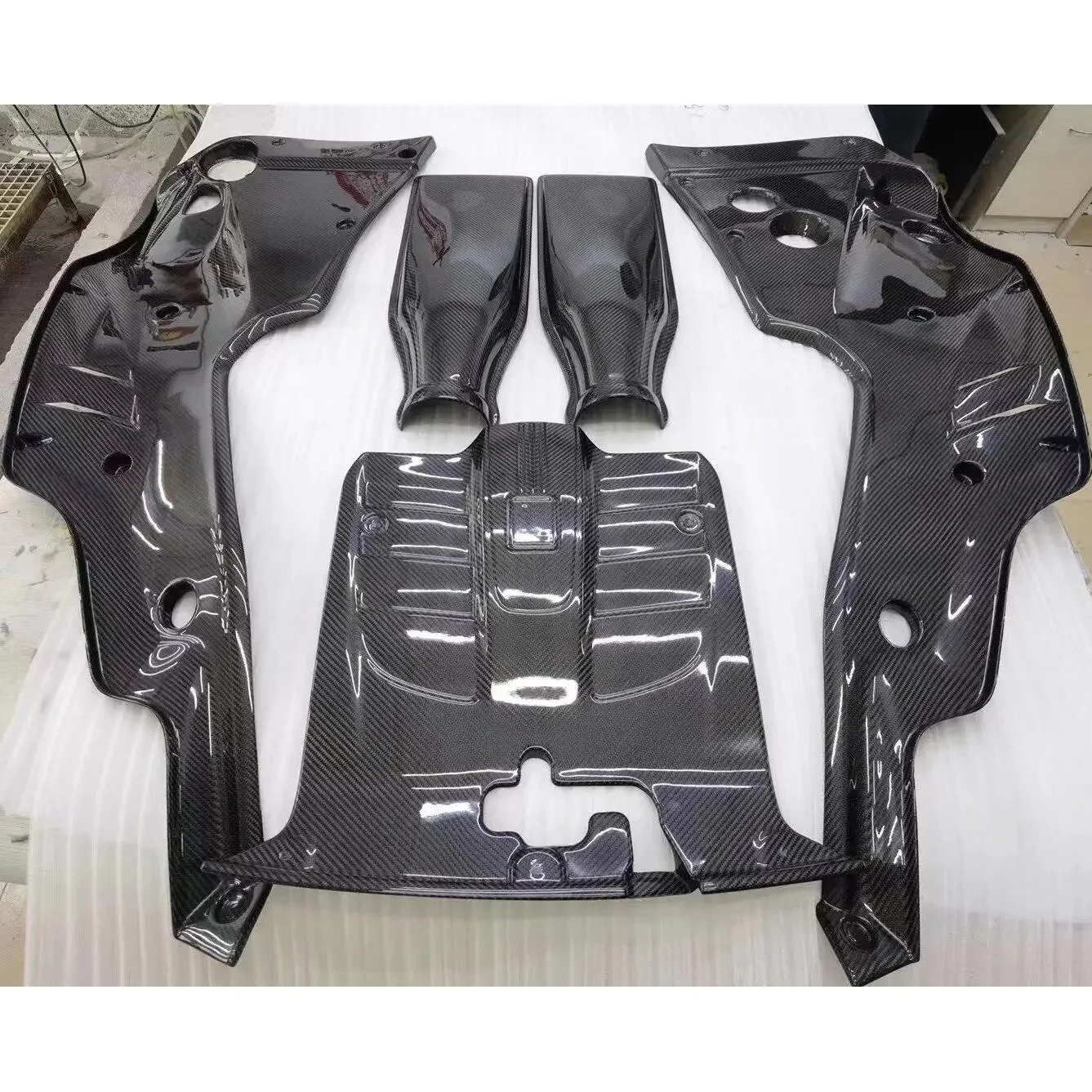 F12 High Quality Dry Carbon Fiber Car Front Engine Interior Kits Engine Bay Cover Air Intake Box Cover for F12 Berlineta