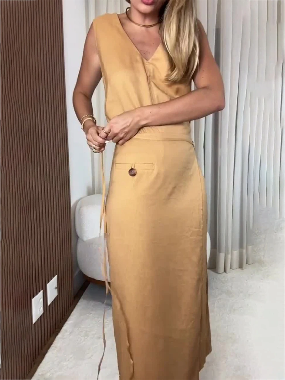 Chic สีคาราเมล V คอชุดราตรีเอว Elegant แขนกุดตรงผู้หญิง Dinner Party ชุดราตรี Fast Shipping