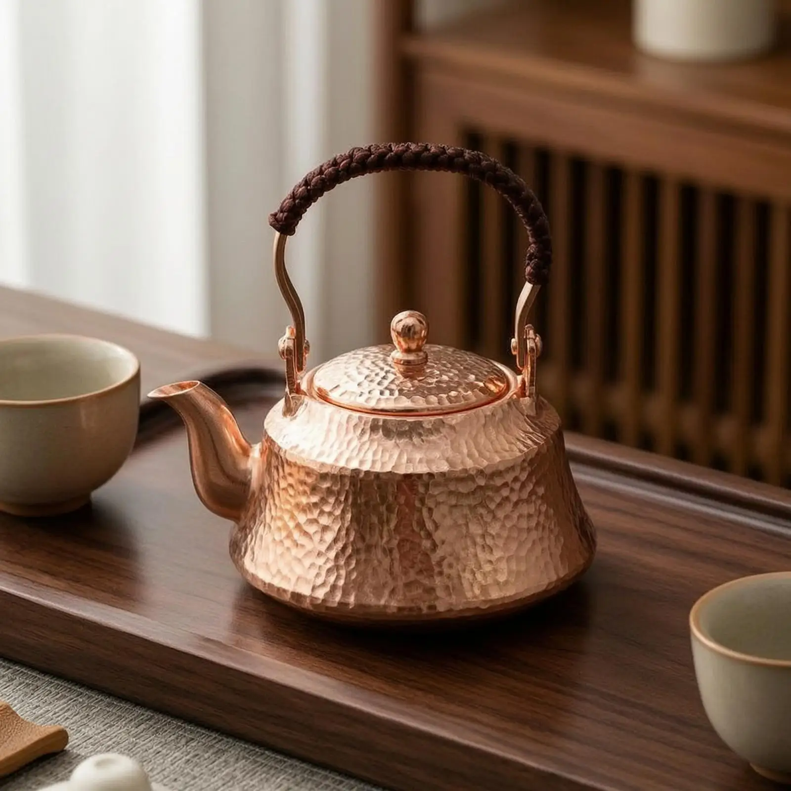 Textured Copper Kettle Curved Spout Tea Pot Sturdy Carry Handle Multi Use Teapot Stovetop for Hot Water and Leaf Tea