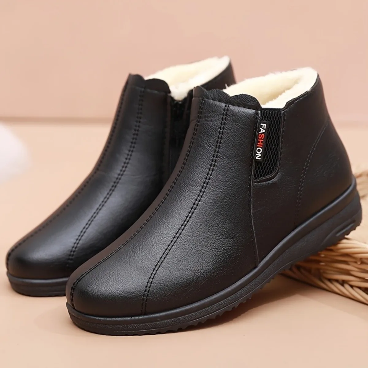 أحذية الأم أحذية قطنية في منتصف العمر شتوية ناعمة سوليد أحذية الكاحل أحذية نسائية كبار السن بالإضافة إلى أحذية جلدية مخملية #3