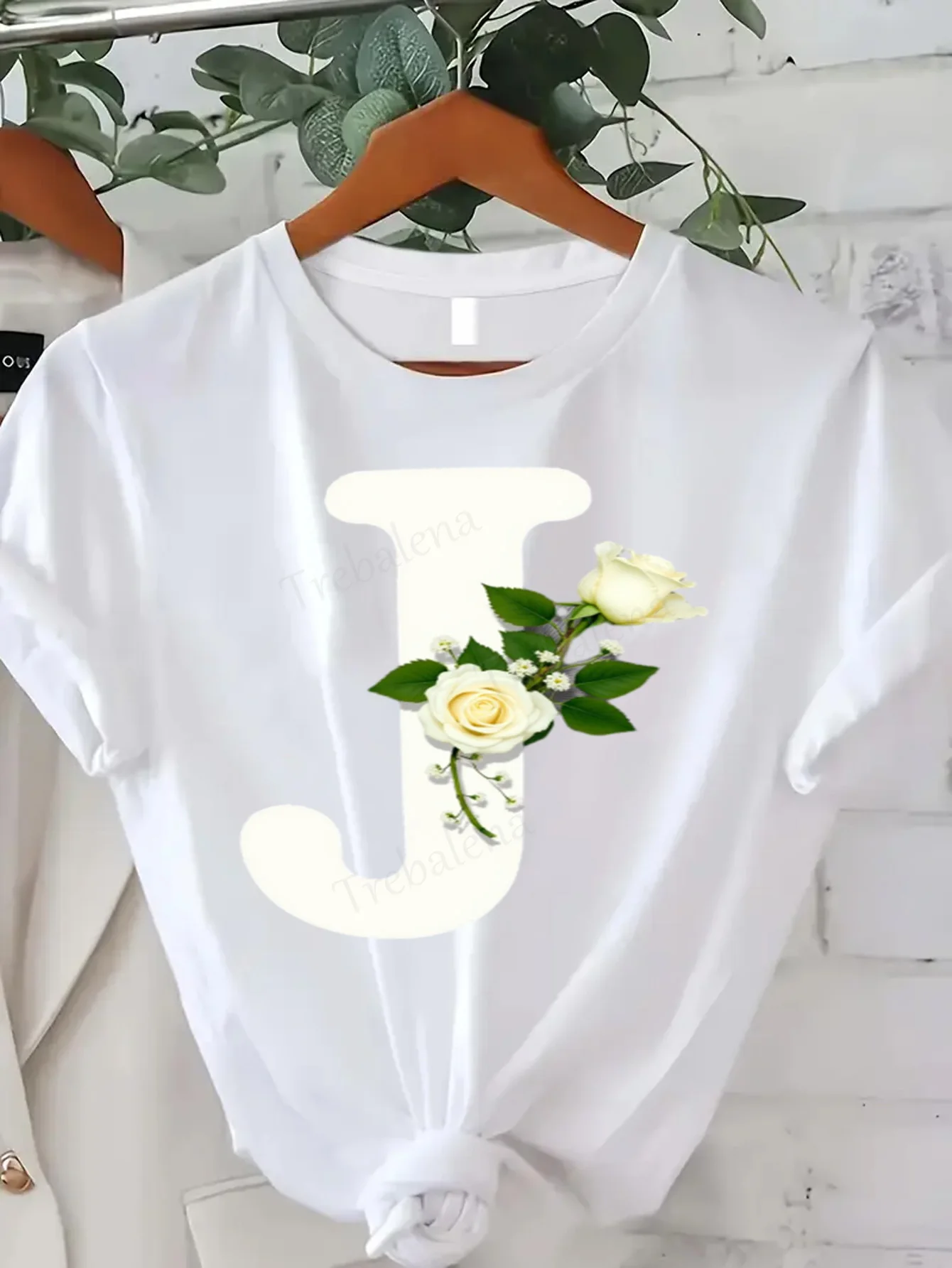 

Comfortable Women's Print T-shirt Floral Initial J T-Shirt, Elegant White Rose Print, Casual Women's Tee