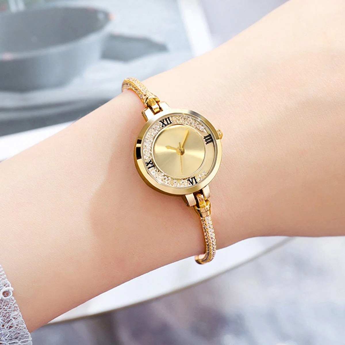 Women\'s Light Luxury High Sense Watch Simple and Fashionable Women\'s Small Disc Stainless Steel Chain Quartz Watch Reloj