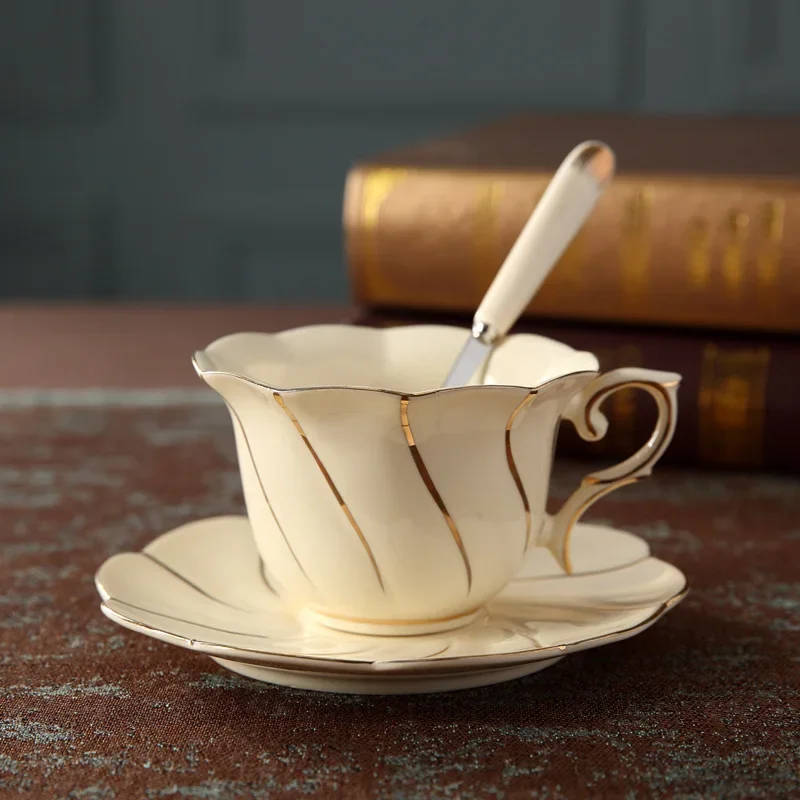 Exquisite Europe Noble Bone China Coffee Cup Saucer And Spoon Set with Gold Ceramic Cappuccino Afternoon Tea Cup