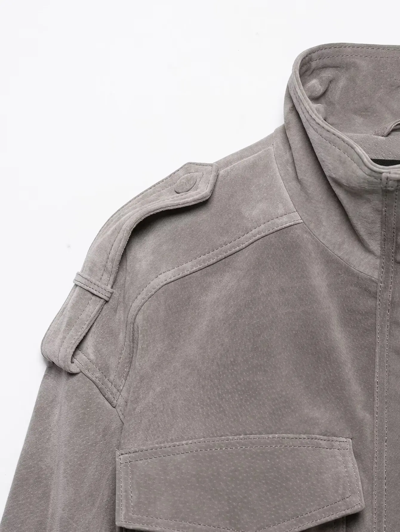 TFMLN Damenjacke aus Kunstwildleder, kurz geschnitten, mit Reißverschluss, aufgesetzten Taschen, lockerer Passform, langen Ärmeln, einfarbig, mit Stehkragen, Herbstmantel. – Detail 4