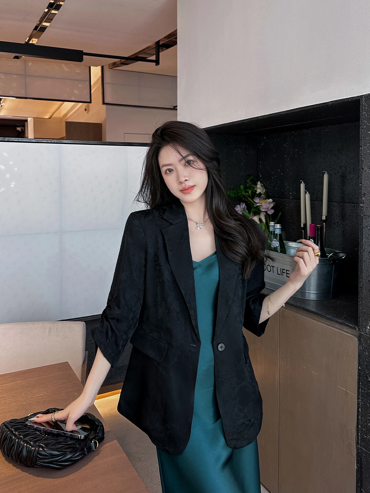 

Новый женский ацетатный пиджак Bla для весны и осени, модный, повседневный, свободного кроя, на одной пуговице, однотонный, с рукавом 3/4