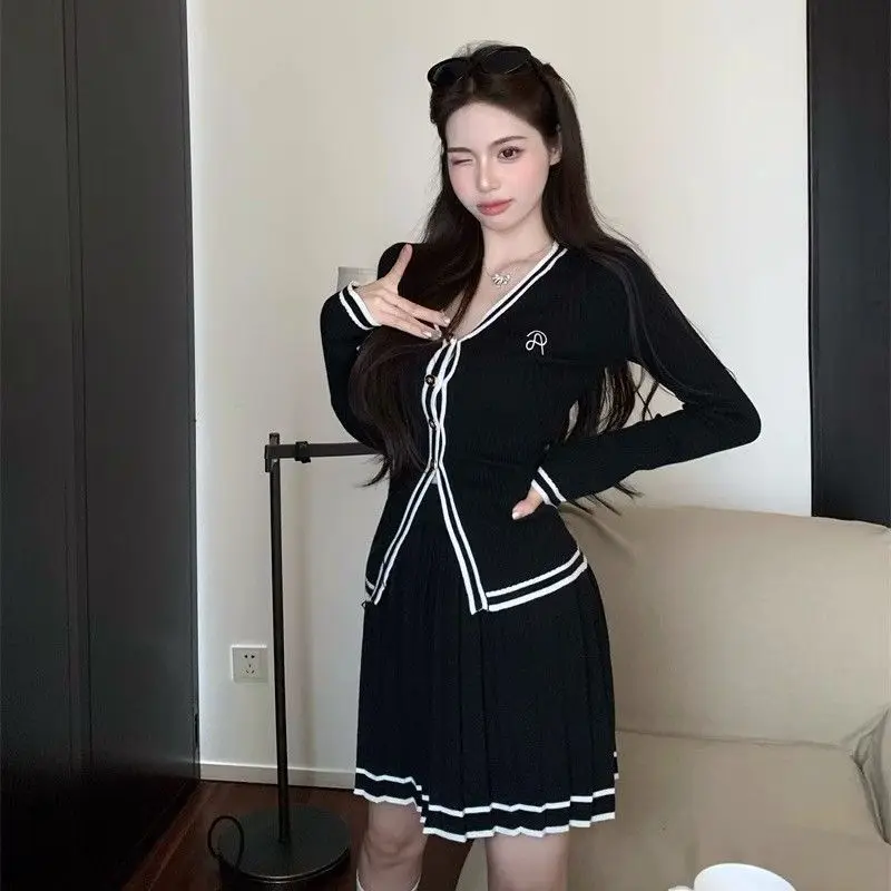 YOUDUOLIN Design Sense Age Reducing V-neck Knitted Cardigan Women\'s New College Style Pleated Short Skirt Two-piece Set