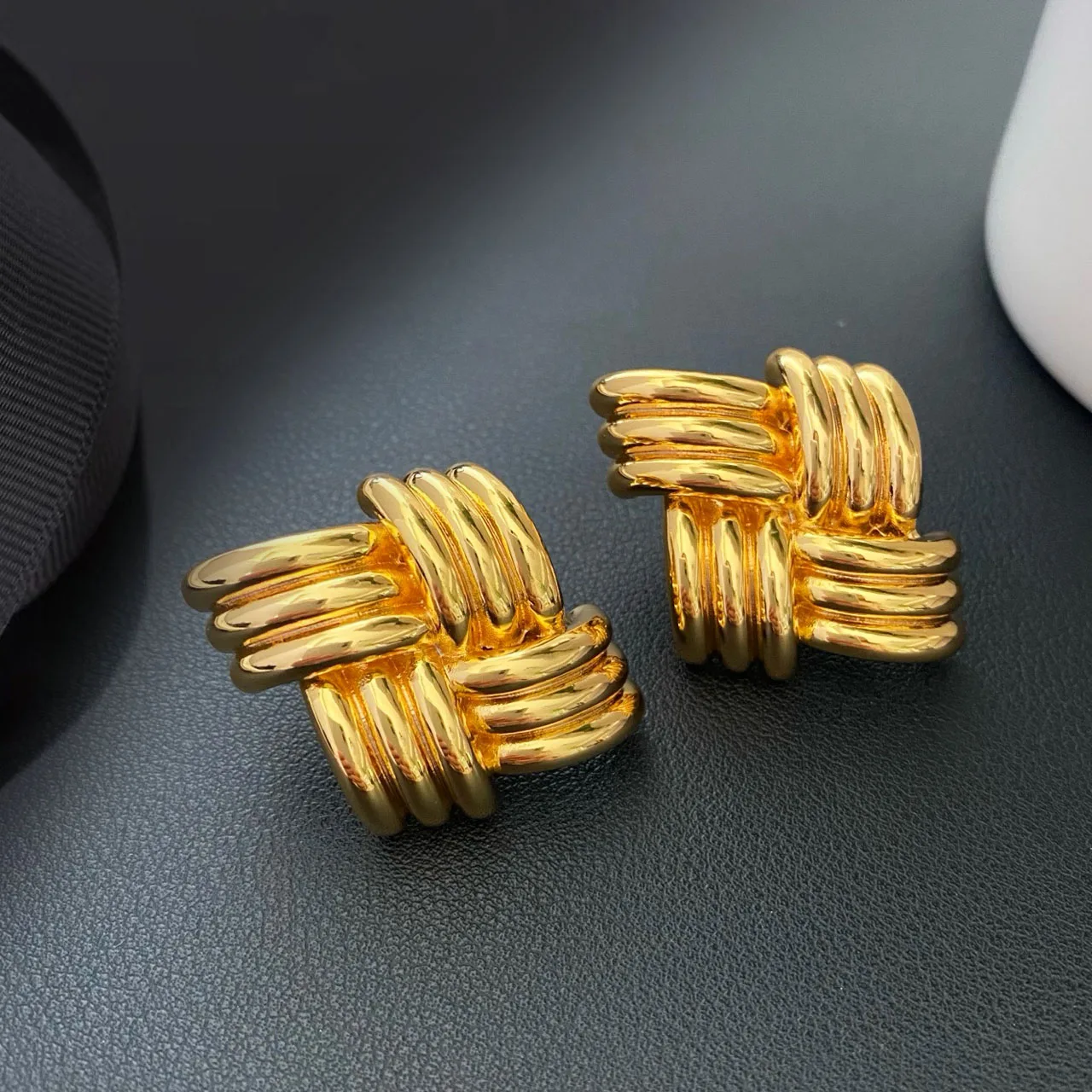

New Jewelry & Accessories Classic Leisure Style Geometric Solid Shape Ear Clip Earrings For Women's Party & Gifts